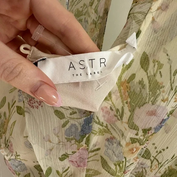 ASTR the label floral spring maxi dress flutter sleeve - Picture 6 of 7